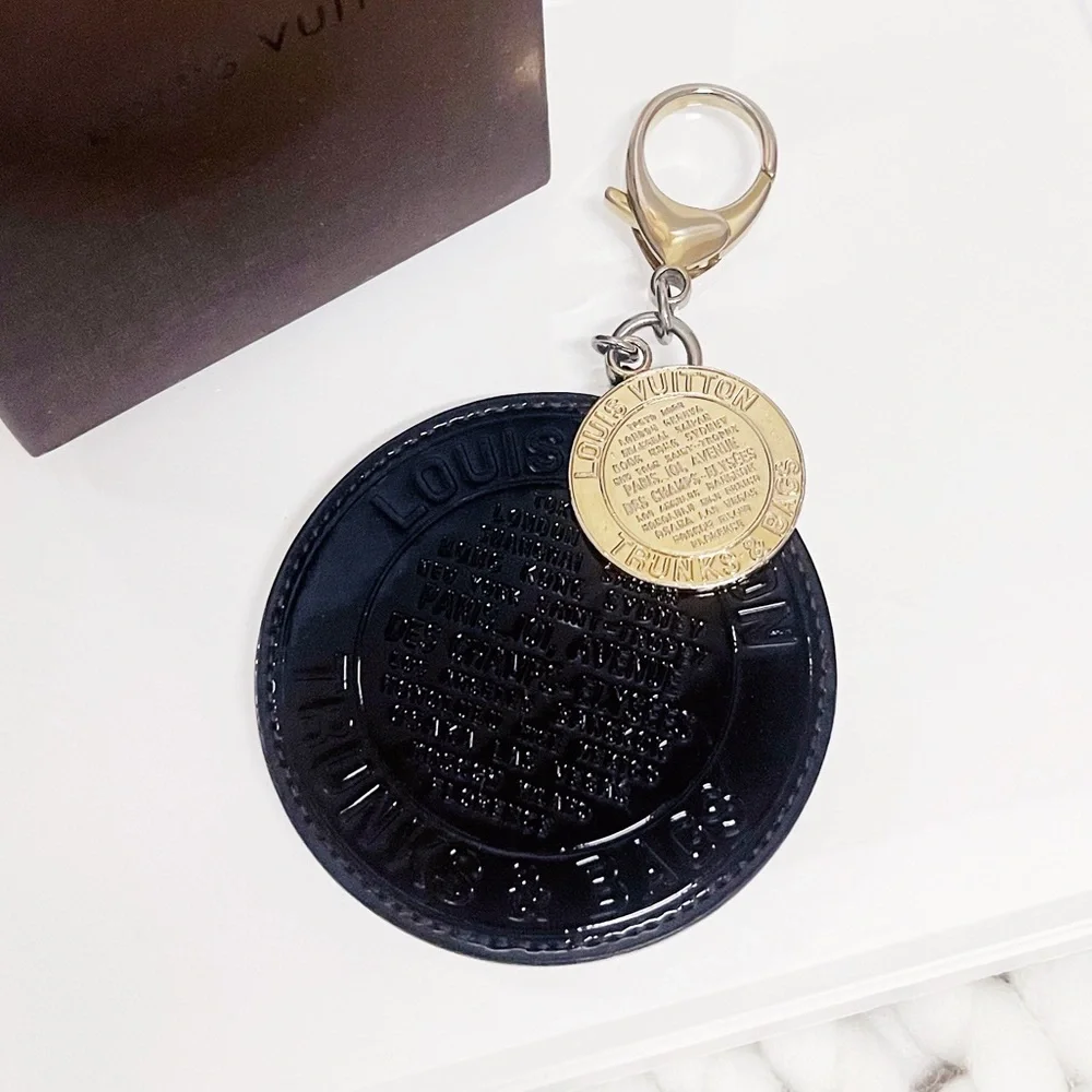 Authentic Louis Vuitton Rare Limited Edition Vernis Round Porte Cles Bag Charm - Picture 9 of 12